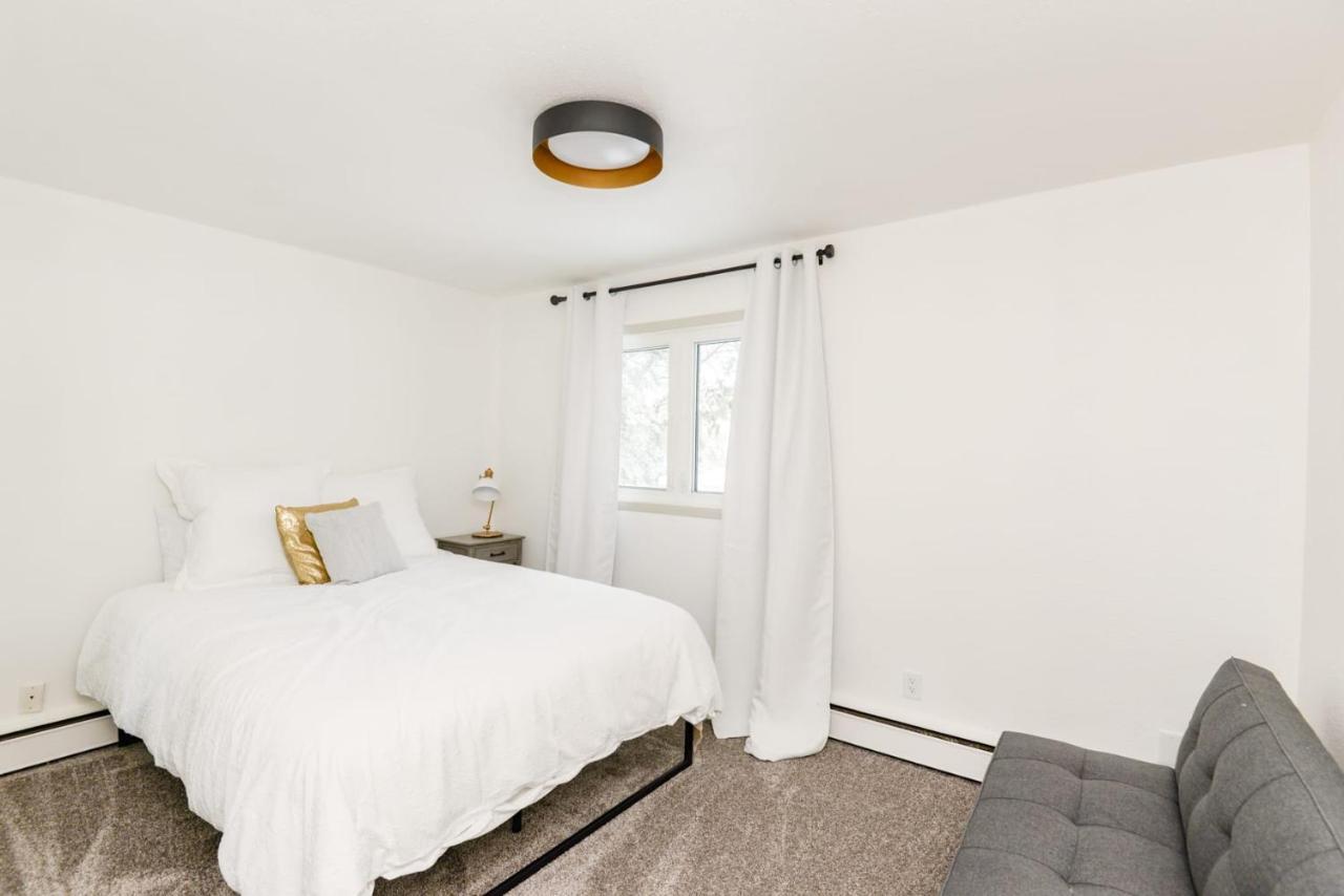 New Remodeled Townhome In Central Фарго Экстерьер фото