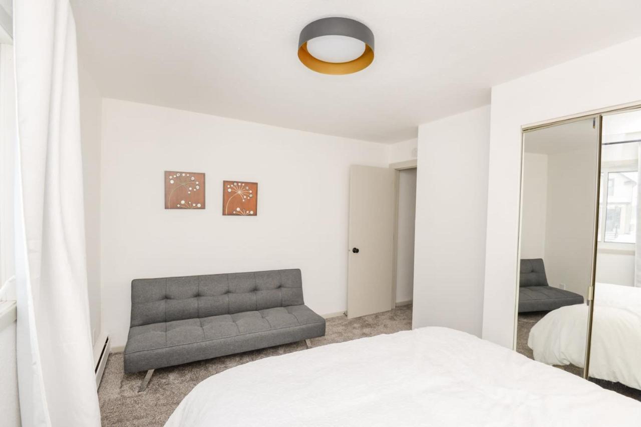 New Remodeled Townhome In Central Фарго Экстерьер фото