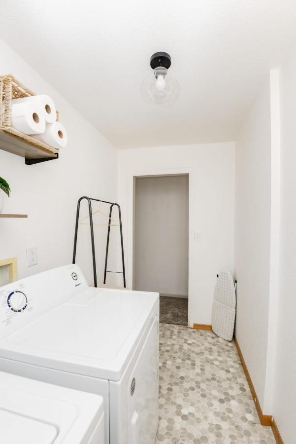 New Remodeled Townhome In Central Фарго Экстерьер фото